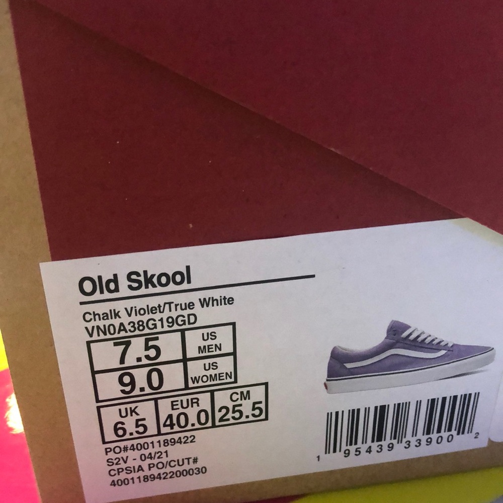 Vans Chalk Violet/True White Old Sokol shoes in size 7.5 men or 9.0 in woman